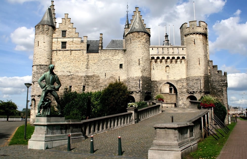 Belgian sights: Castle in Bouillon