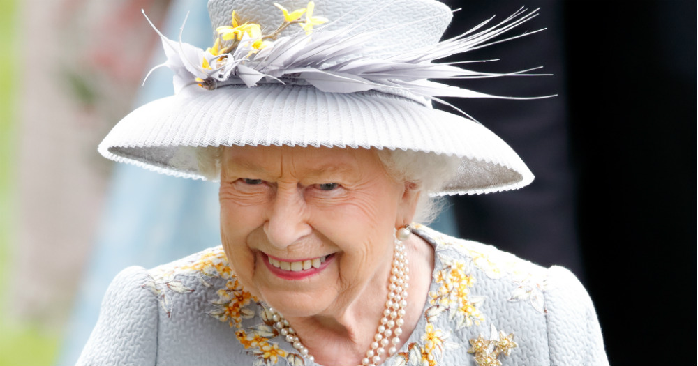 La regina Elizaveta 2 con un cappello
